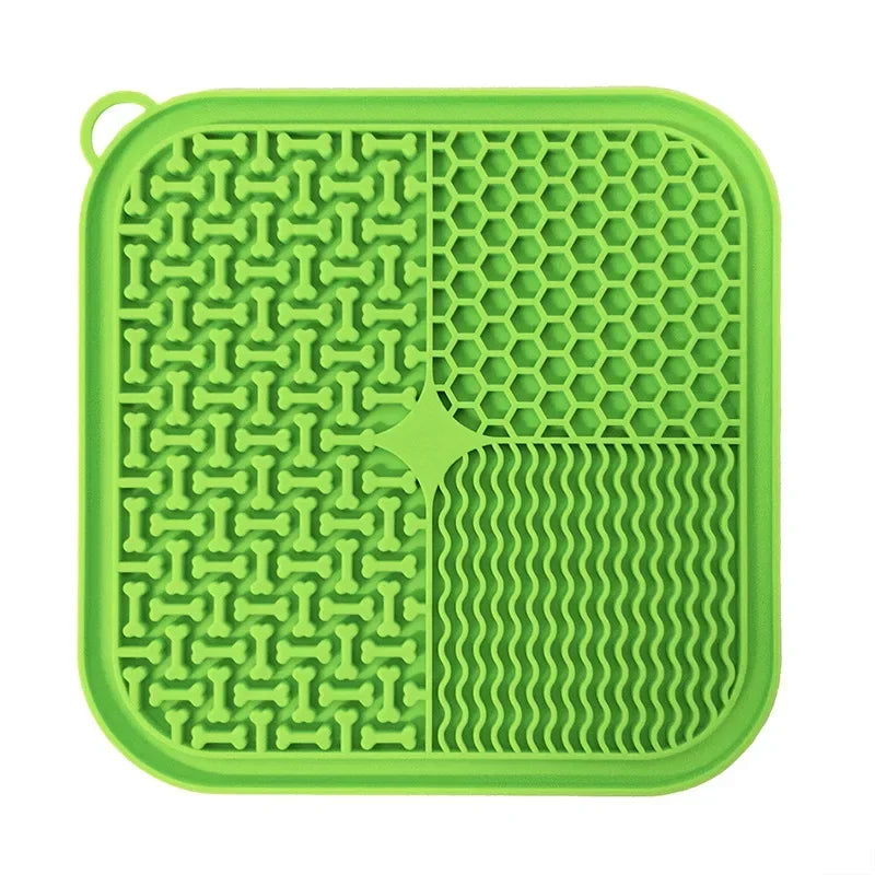 New Silicone Pet Licking Mats for Dogs Slow Feeder Dog Bowl with Suction Dog Lick Pad Slow Feeding Pet Supplies Plus Size20*20CM | Sorpresa